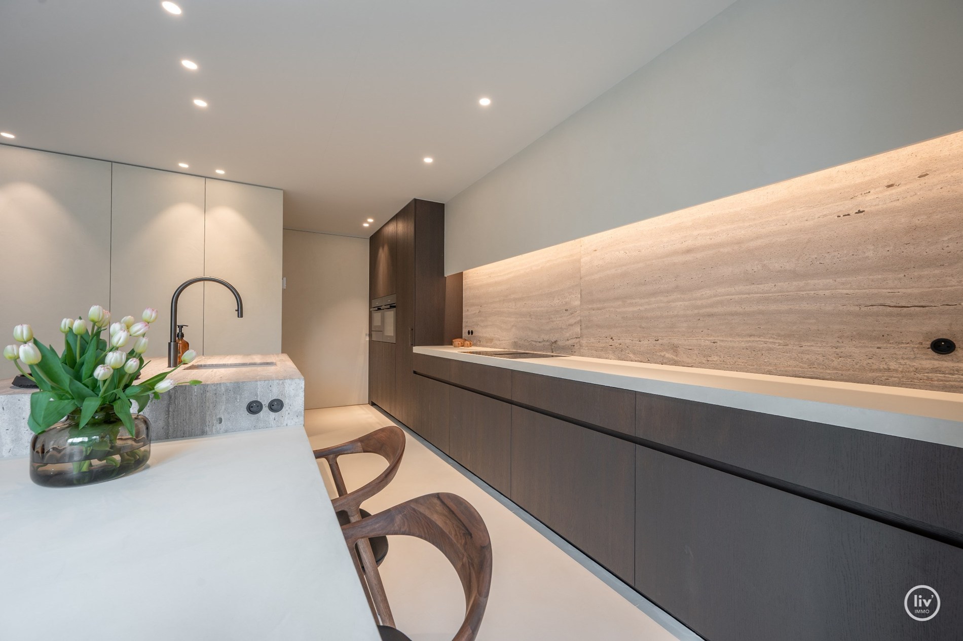 Magnifiek gerenoveerd appartement van 150 m² met open zicht op de Heilighartl kerk – Dumortierlaan, Knokke 