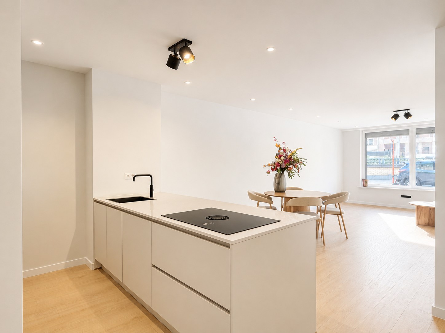 Instapklaar 2-slaapkamerappartement op wandelafstand van zee 