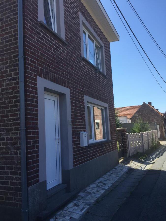 Aangename woning met tuin : zeer rustig gelegen én op slechts 50 m van de Gaverse Markt. 