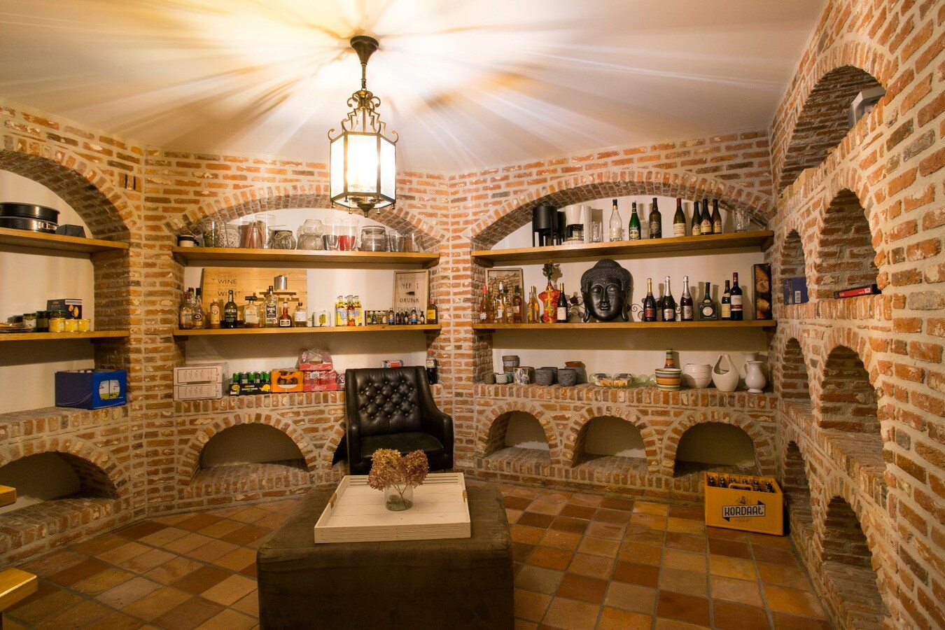 Riante vrijstaande villa met rieten dak gelegen op een perceel van 1.240 m2. 