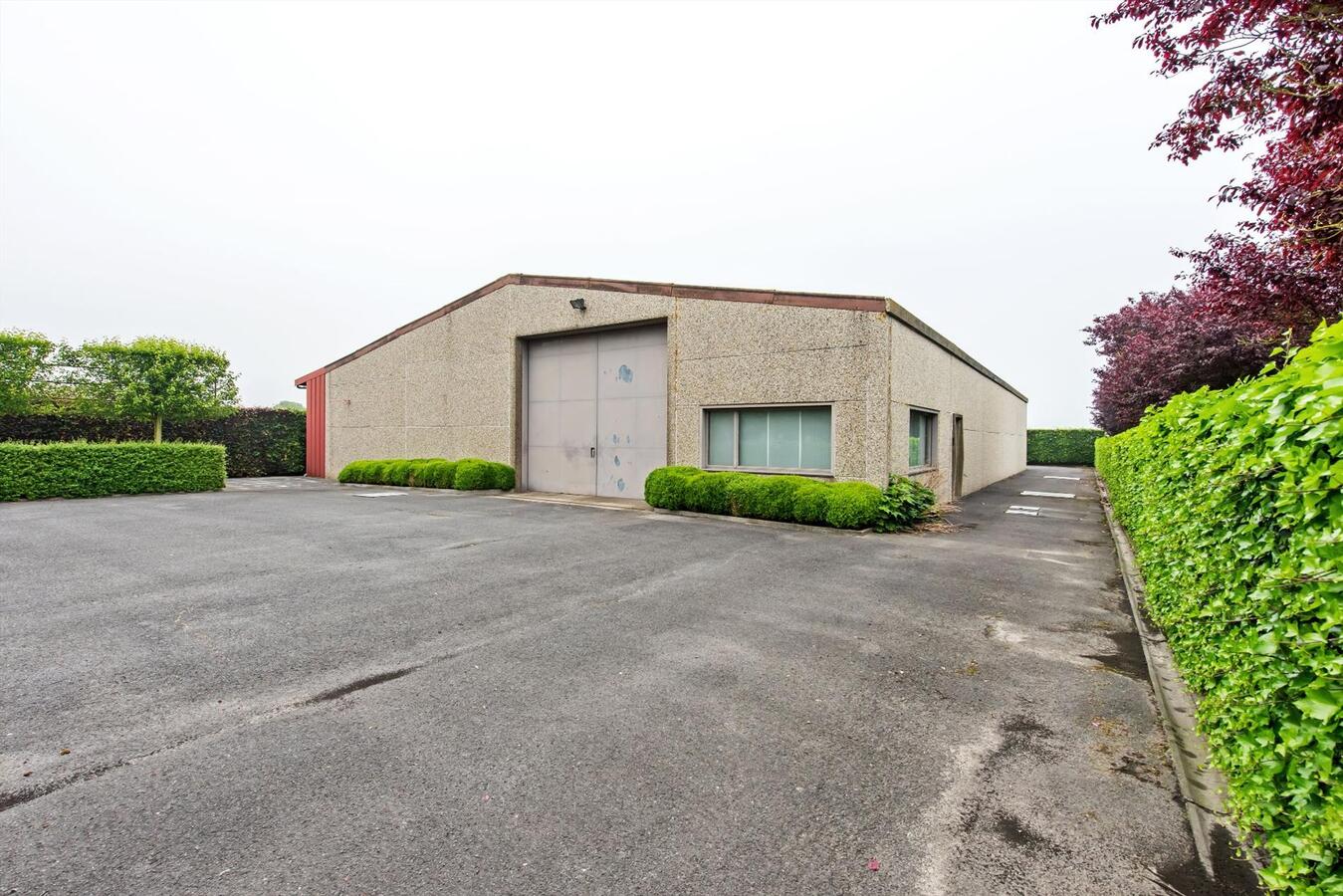 Luxueuze villa met loods (600m²) op terrein van 2100 m² 
