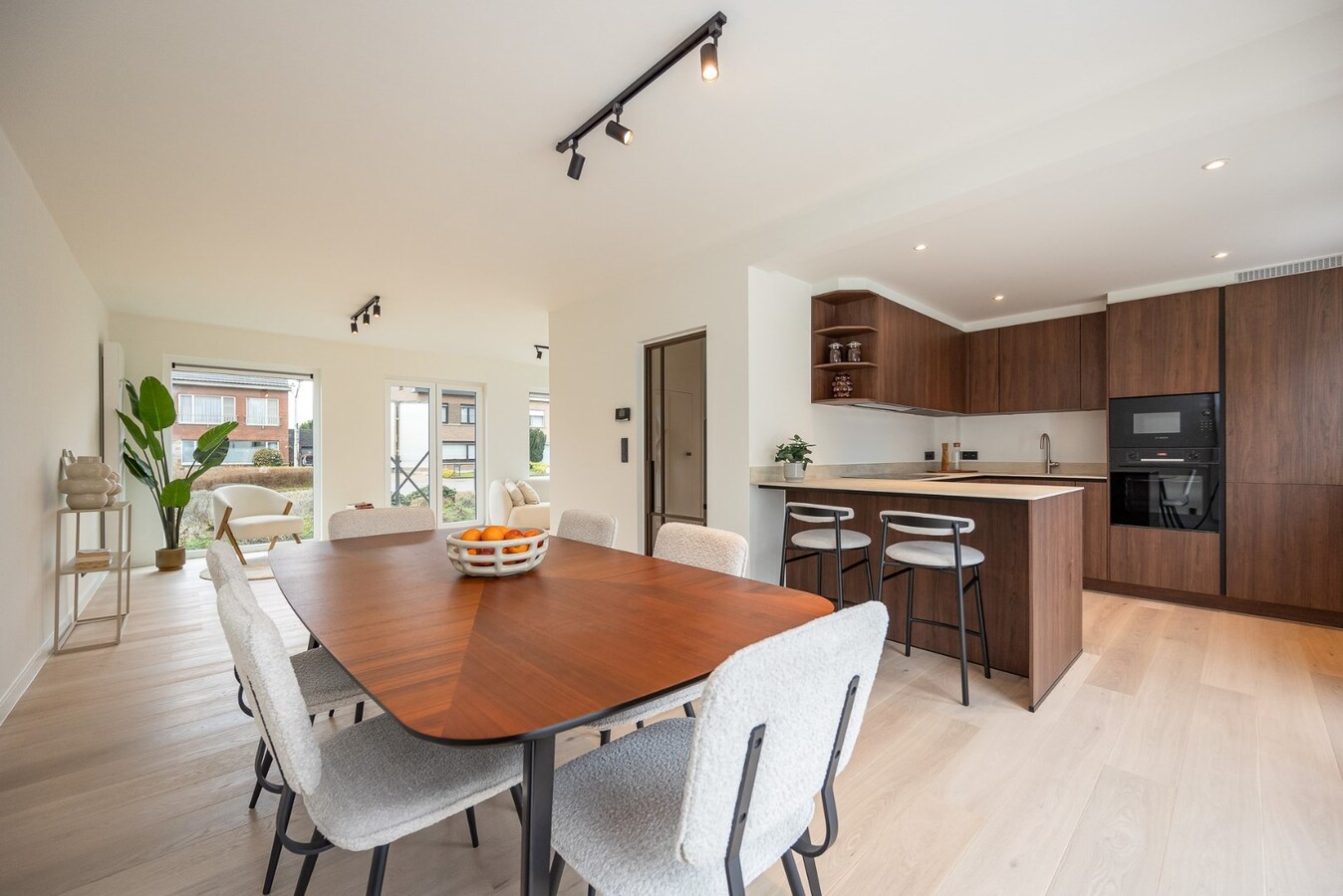 Volledig gerenoveerde HOB op een toplocatie te Kapellen! 