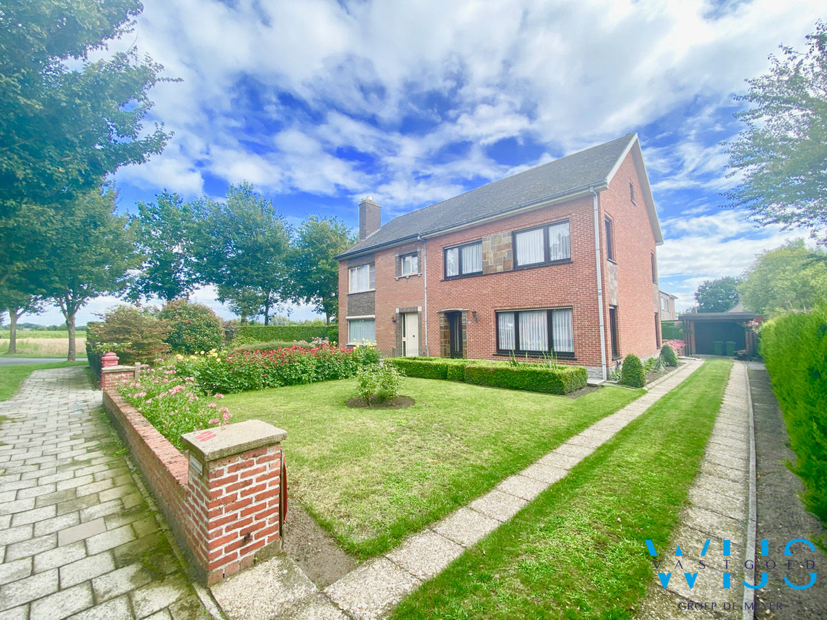 Stevige gezinswoning op SUPER locatie te Eeklo! 