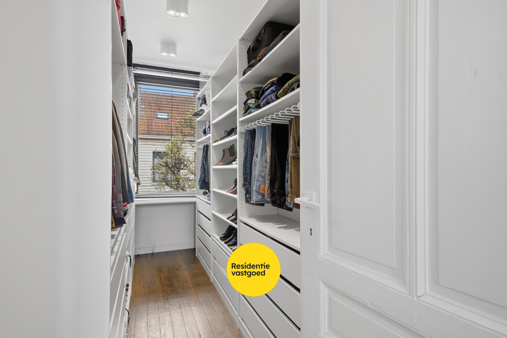 Volledig gerenoveerde woning met zonnige buitenruimte 