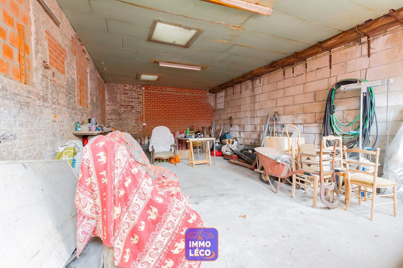 Ensemble immobilier avec maison et deux ateliers/entrepôts, RARE à la VENTE ! 