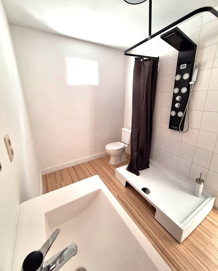 Instapklare woning te Harelbeke met 3 slaapkamers nabij het centrum ! 