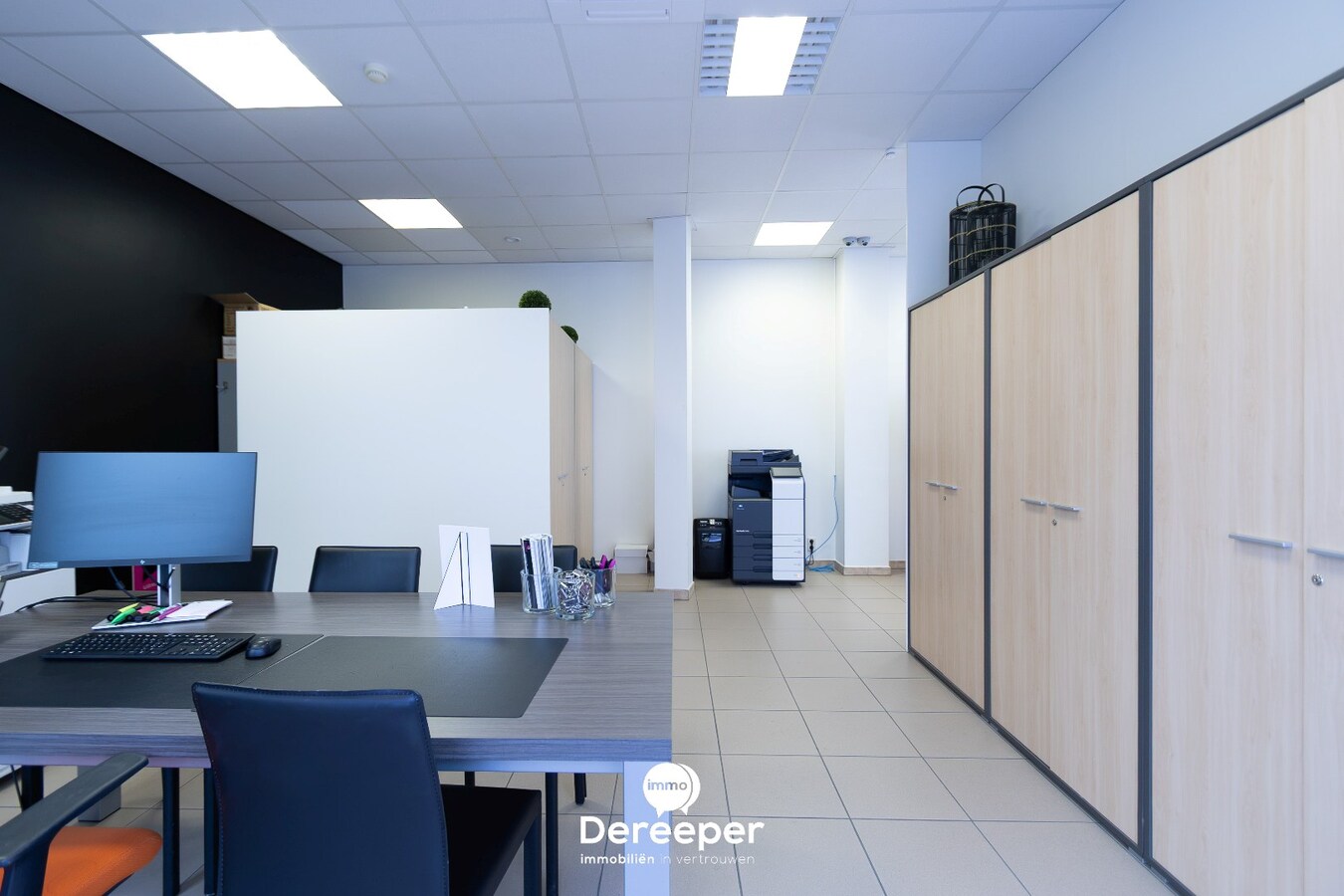 HANDELSRUIMTE VAN 73 M² OP TOPLOCATIE AAN DE MARKT IN GISTEL 