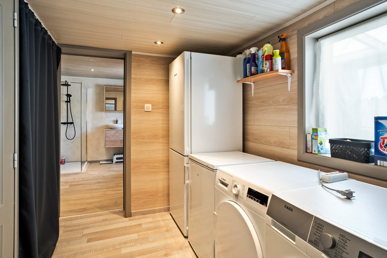 Centraal gelegen woning op uiterst ruim perceel van 1784 m² 