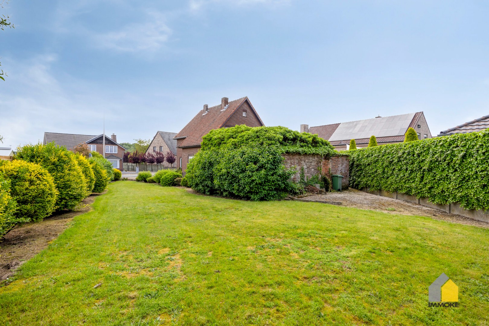 Te renoveren woning met 3 slpks op een perceel van 6 a 44 ca. 