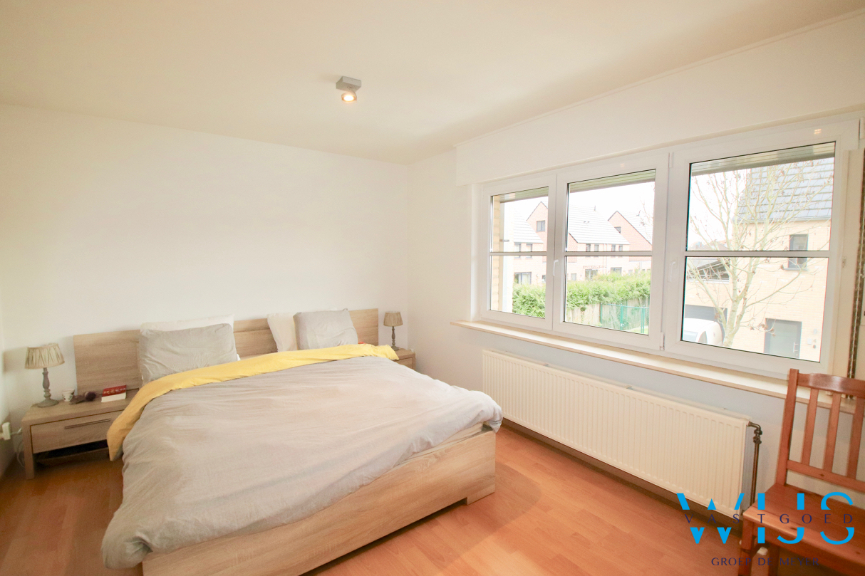 Instapklare &amp; gezellige woning met garage in hartje Eeklo! 