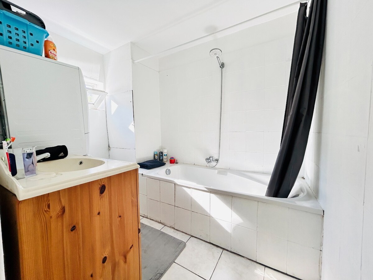 Centraal gelegen ruime woning in Wevelgem te koop ! 