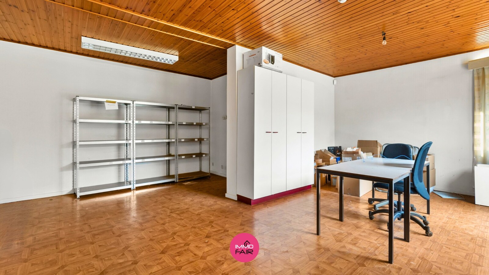 Polyvalent handelspand met duplexappartement in hartje Lanaken! 