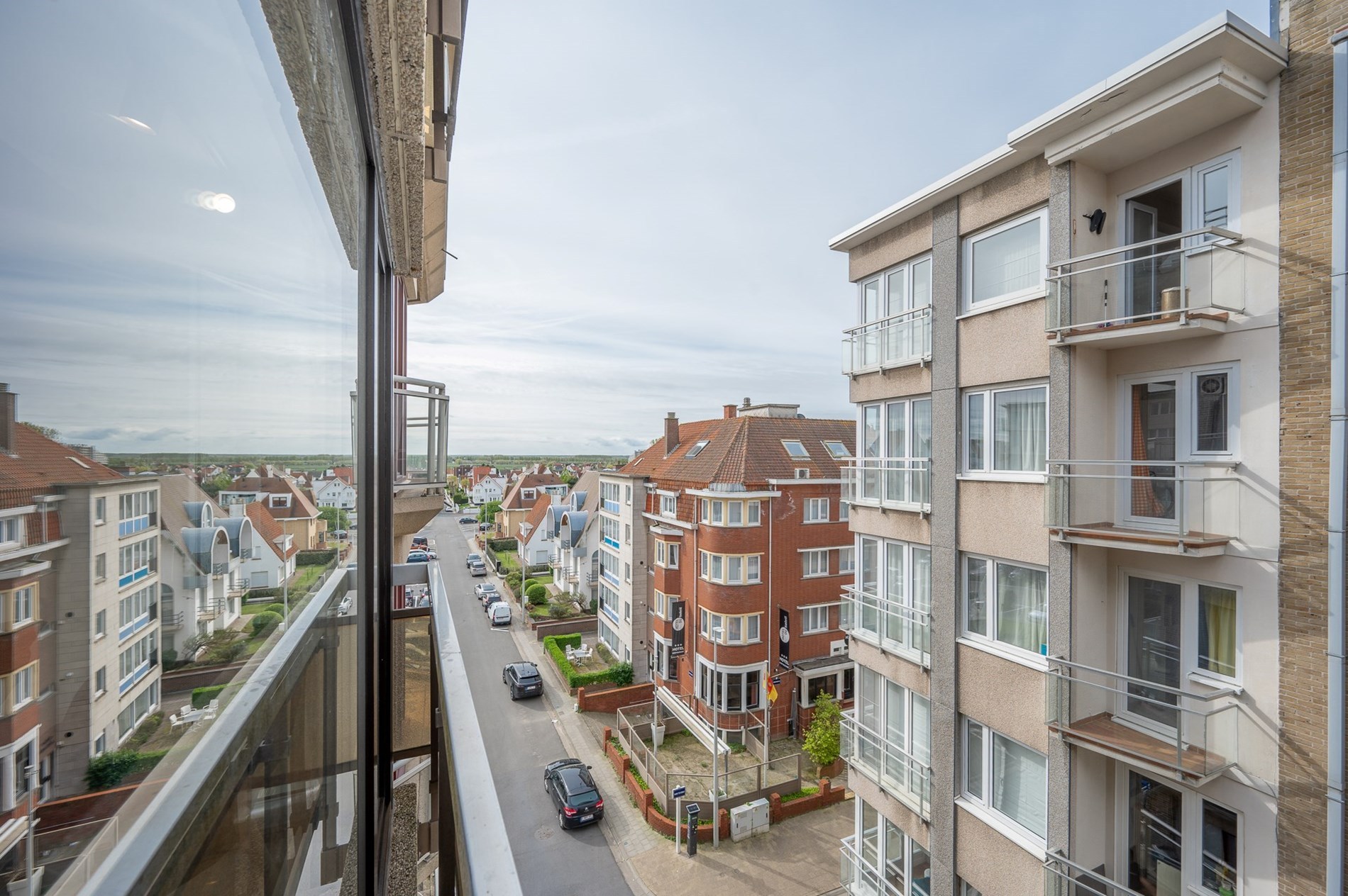 Luxe Gemeubileerd Vakantieappartement vlakbij de Zeedijk te Duinbergen. 
