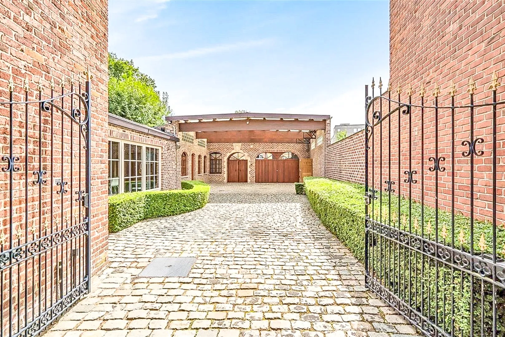 Unieke vastgoedkans op 1.177m² in het hart van Poperinge. 