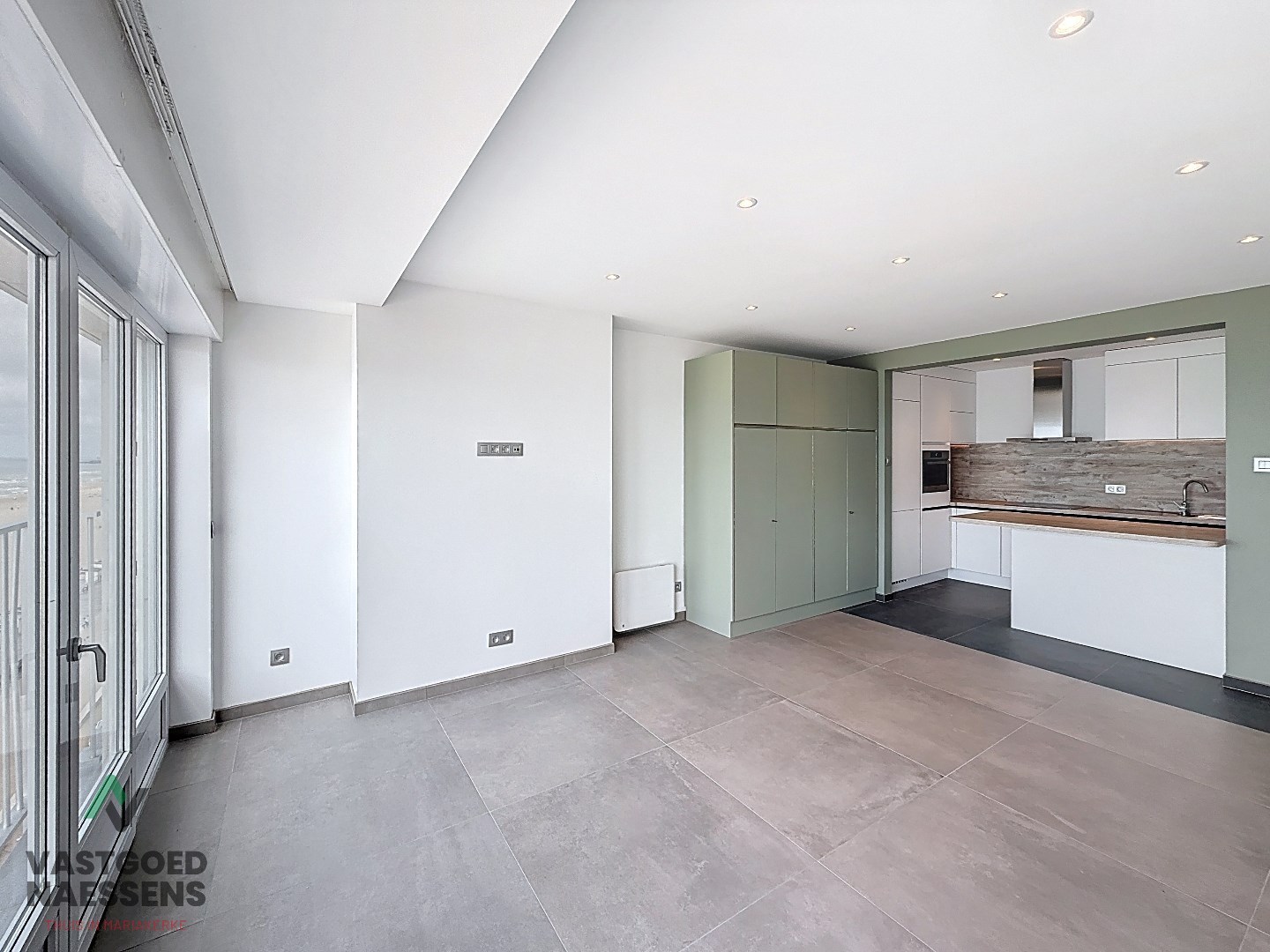 STUDIO RÉNOVÉ AVEC VUE SUR LA MER 