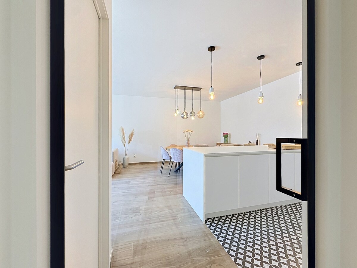 Nieuw appartement met riant terras en garage te centrum Zottegem 