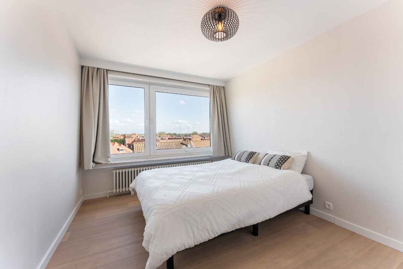 Gerenoveerd hoekappartement met prachtige zichten te Heist 