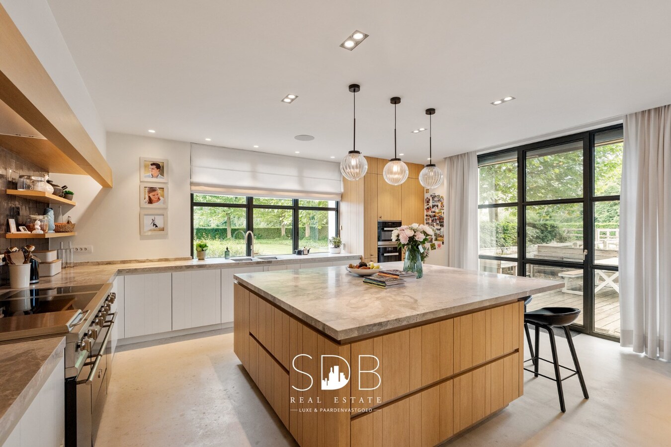 Prachtige villa met hippische accommodatie en graslanden +/-  23 ha 