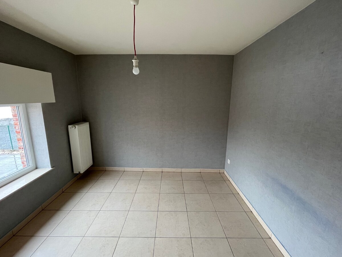 Bijzonder ruime, praktisch ingedeelde gezinswoning 