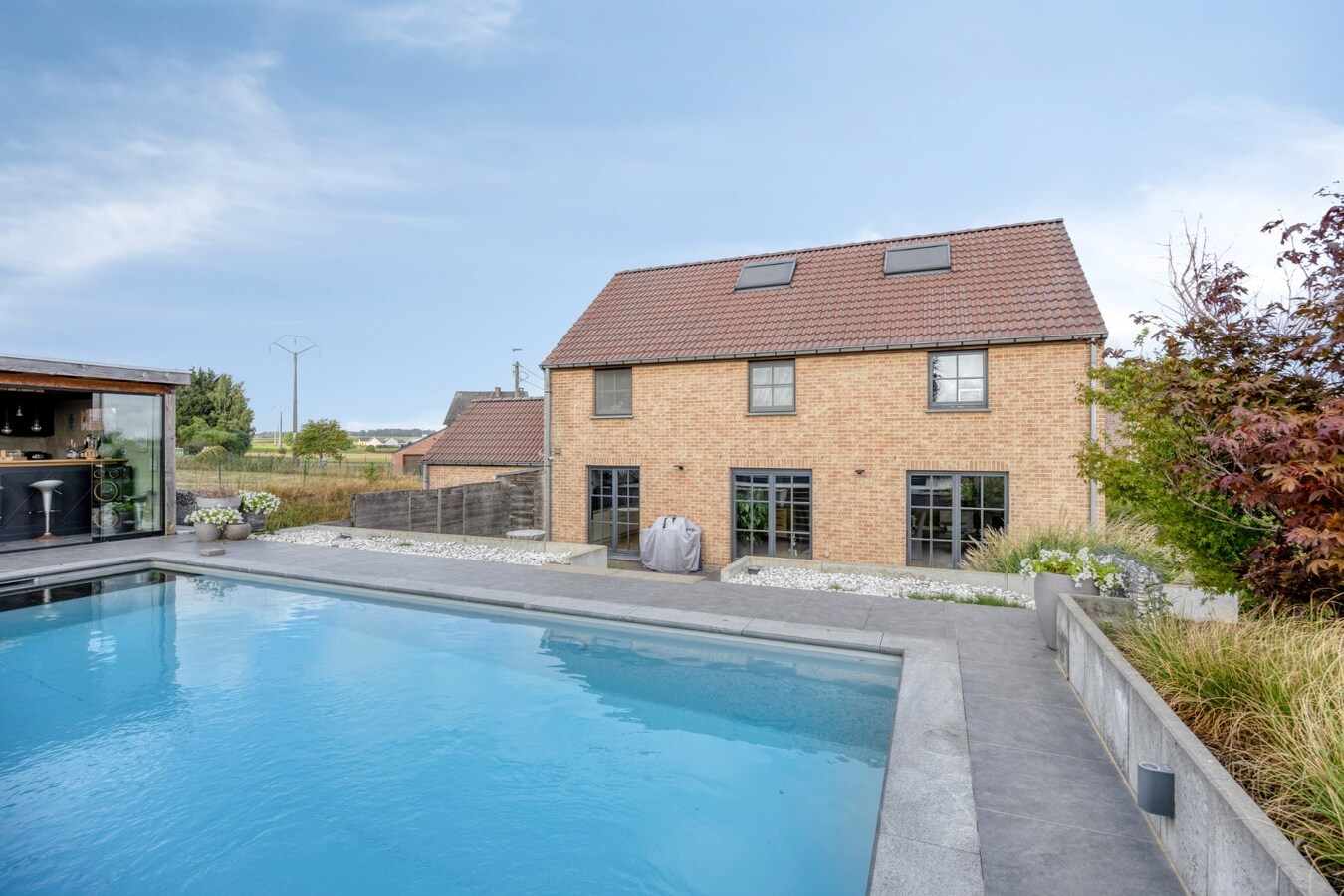 Exclusieve VILLA met zwembad en poolhouse te Piétrain - PEB energielabel B 