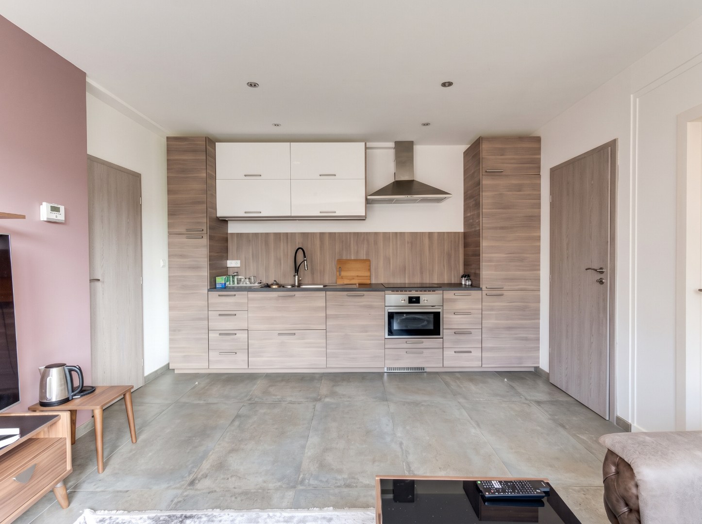 Ruime woning voor gemengd gebruik met loods te koop, wonen en werken op één toplocatie in Zelzate 