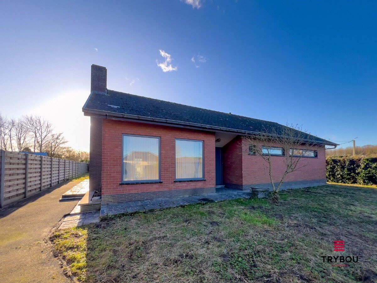 Te renoveren woning met bijgebouw op ruime perceel van 1273m² 