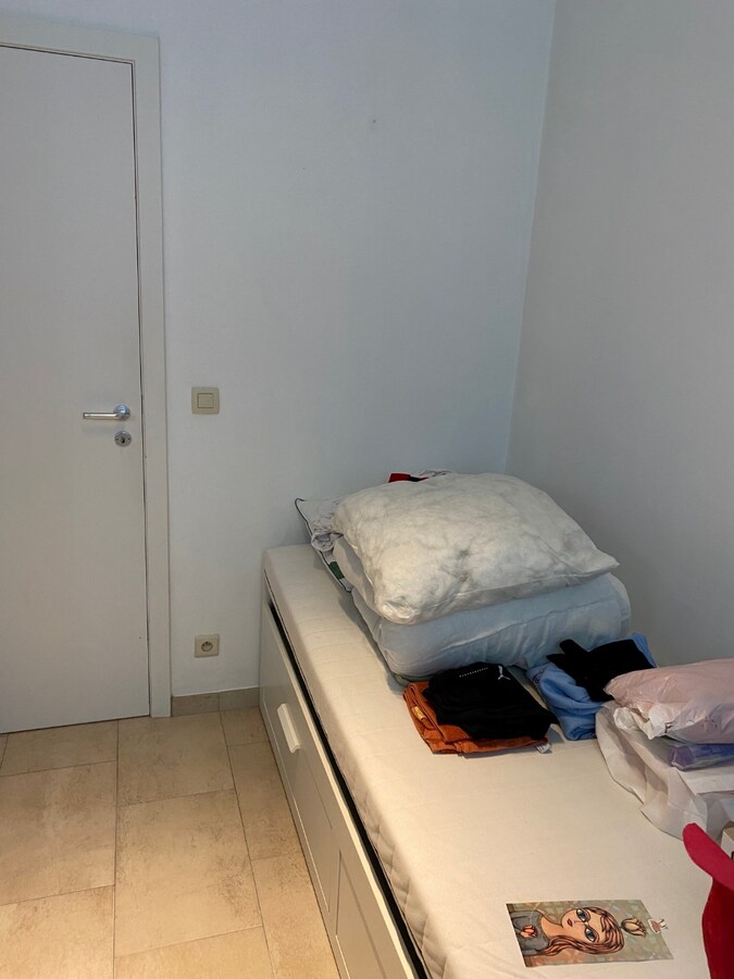 Eigentijds appartement met 2 autostaanplaatsen 