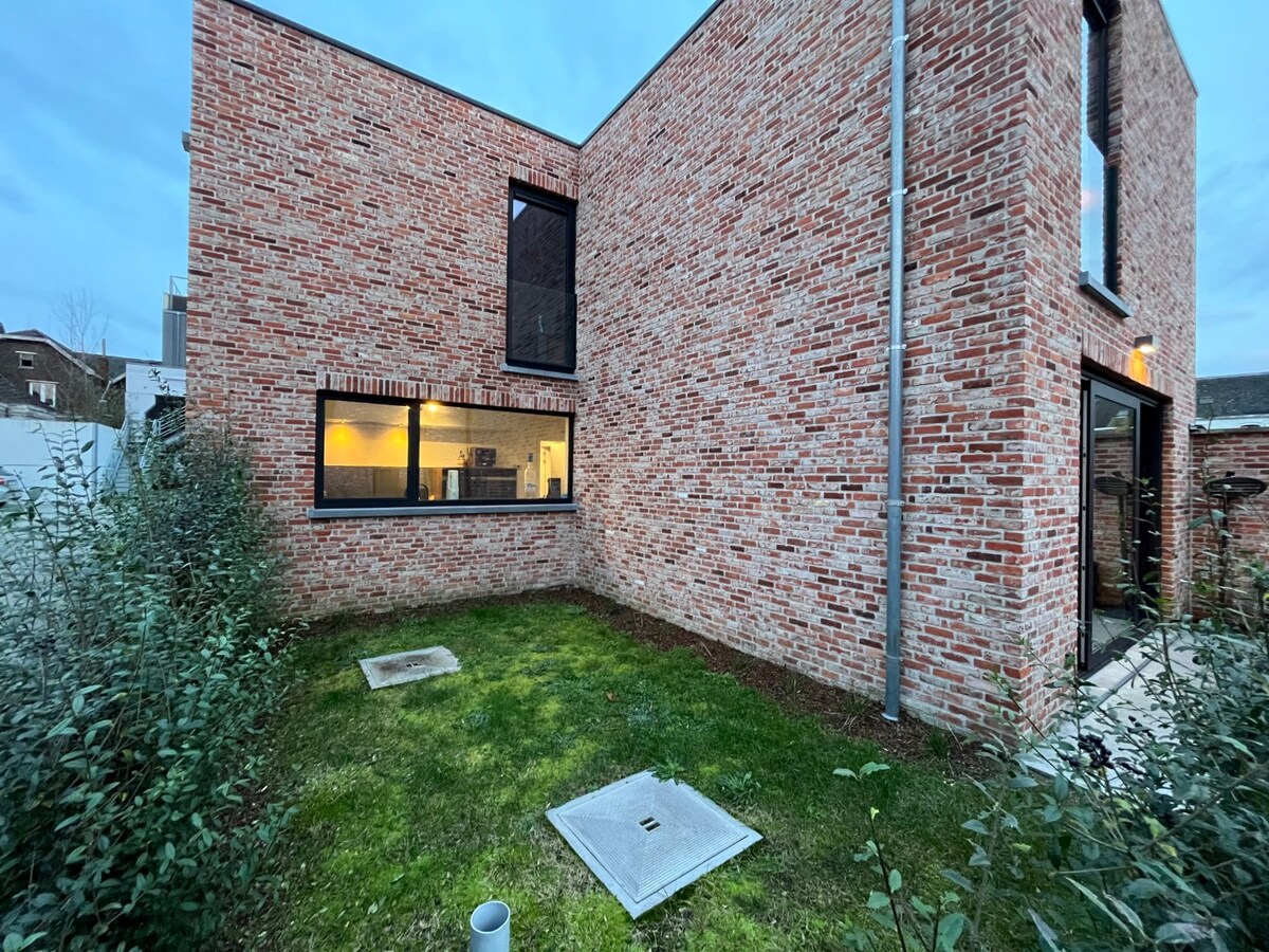 Nieuwbouwwoning in woonerf, hartje Gavere 