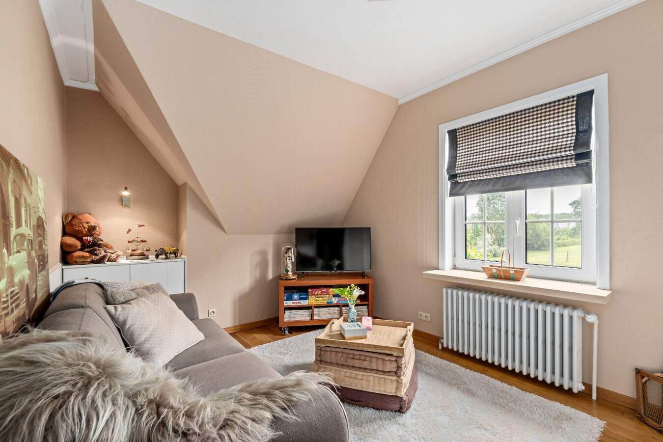 Instapklare, hoogwaardig afgewerkte woning op 1.214 m² met 4 slaapkamers en dubbele garage 