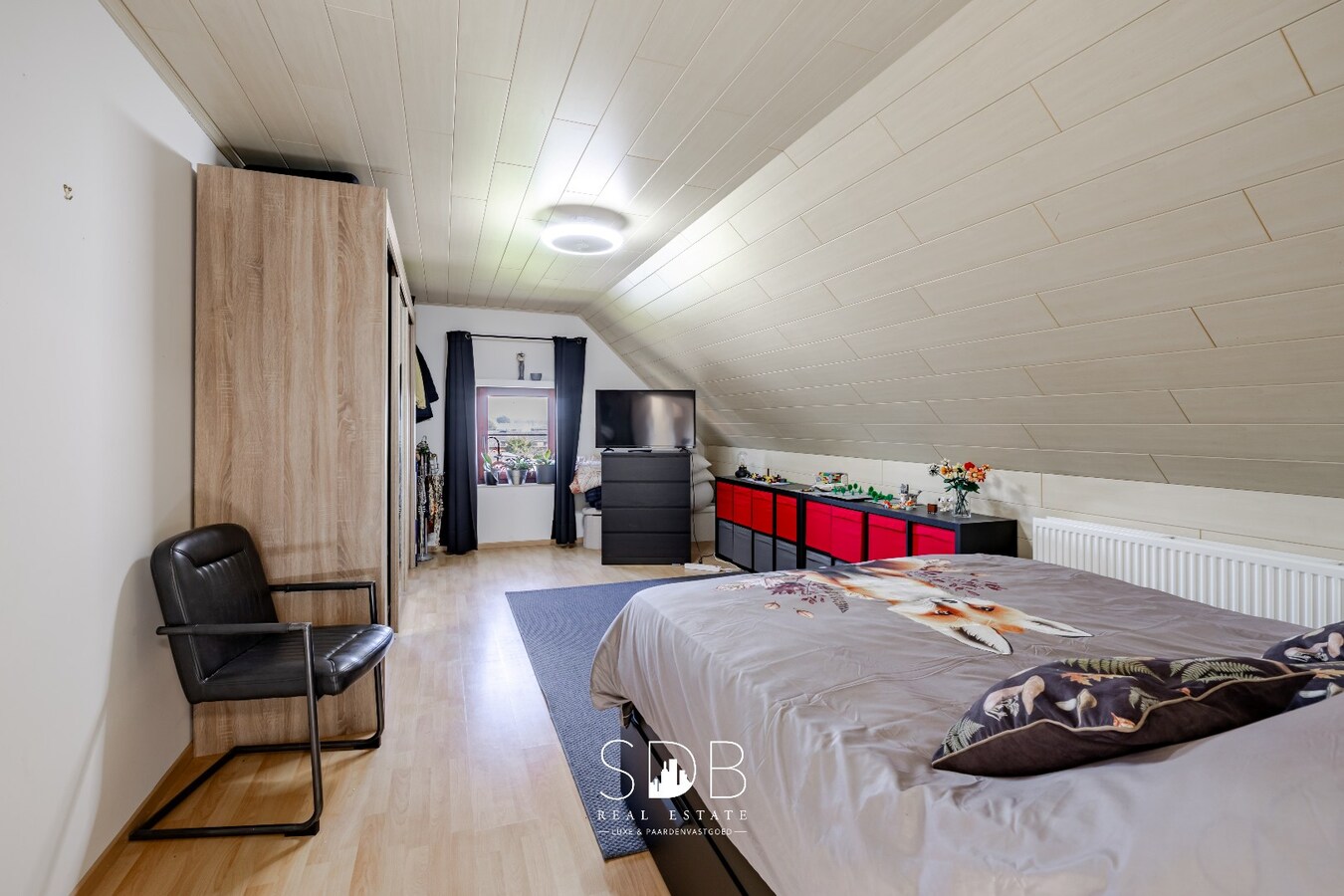 Hedendaagse woning met hippische accommodatie op 17.782m² 