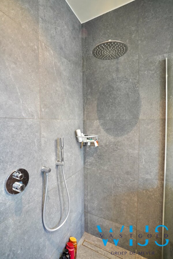 Instapklaar appartement met 2 slaapkamers &amp; terras te ASSENEDE ! 