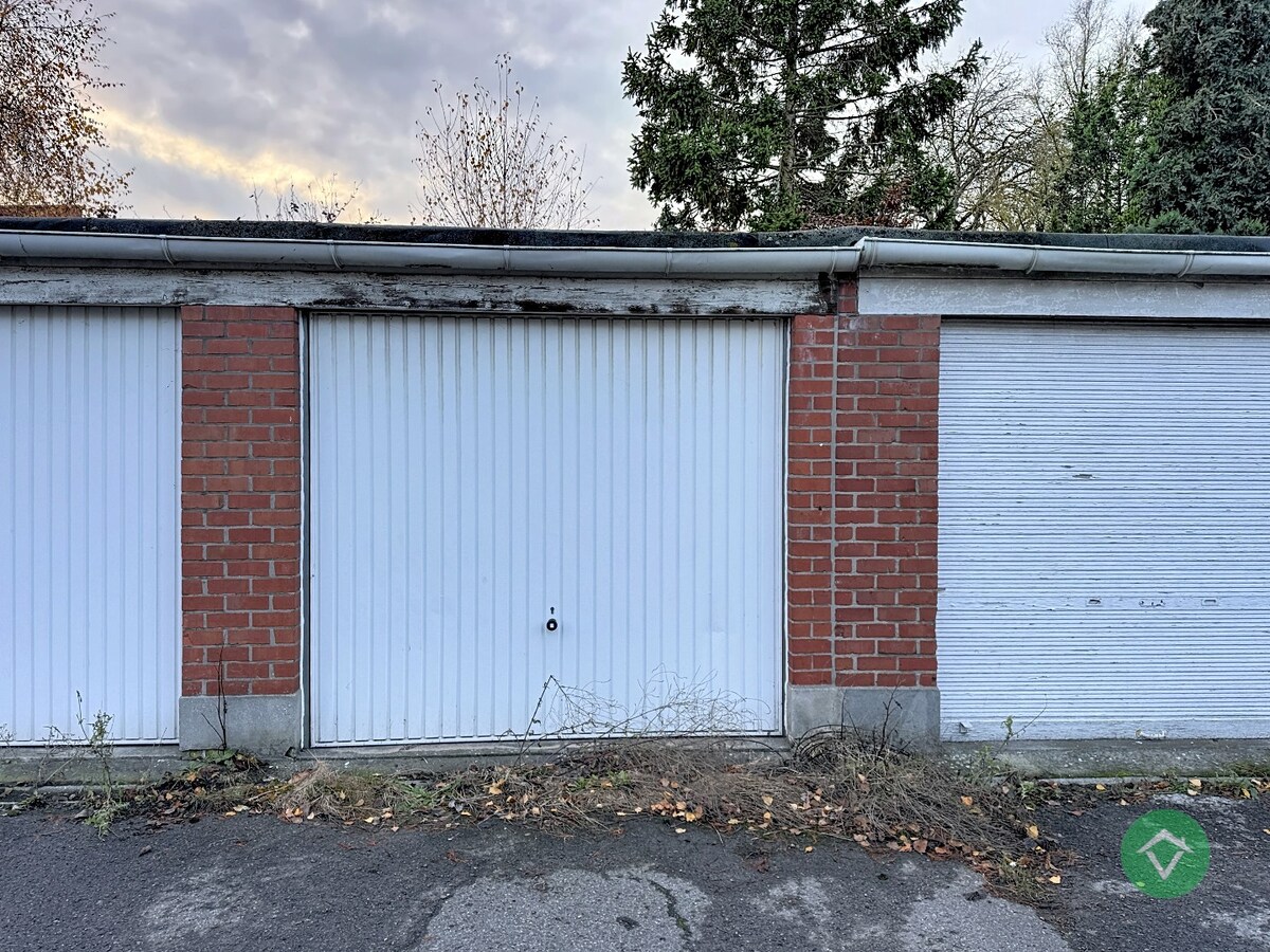 Gelijkvloers appartement met autostandplaats en garage te Roeselare 