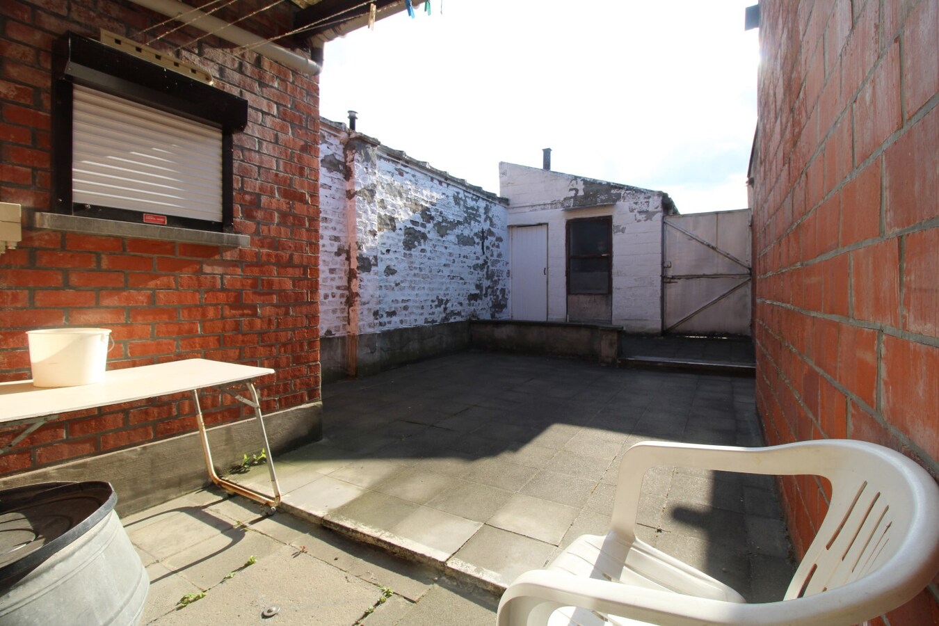 Woning met 2 slaapkamers, tuin en garage te Roeselare 