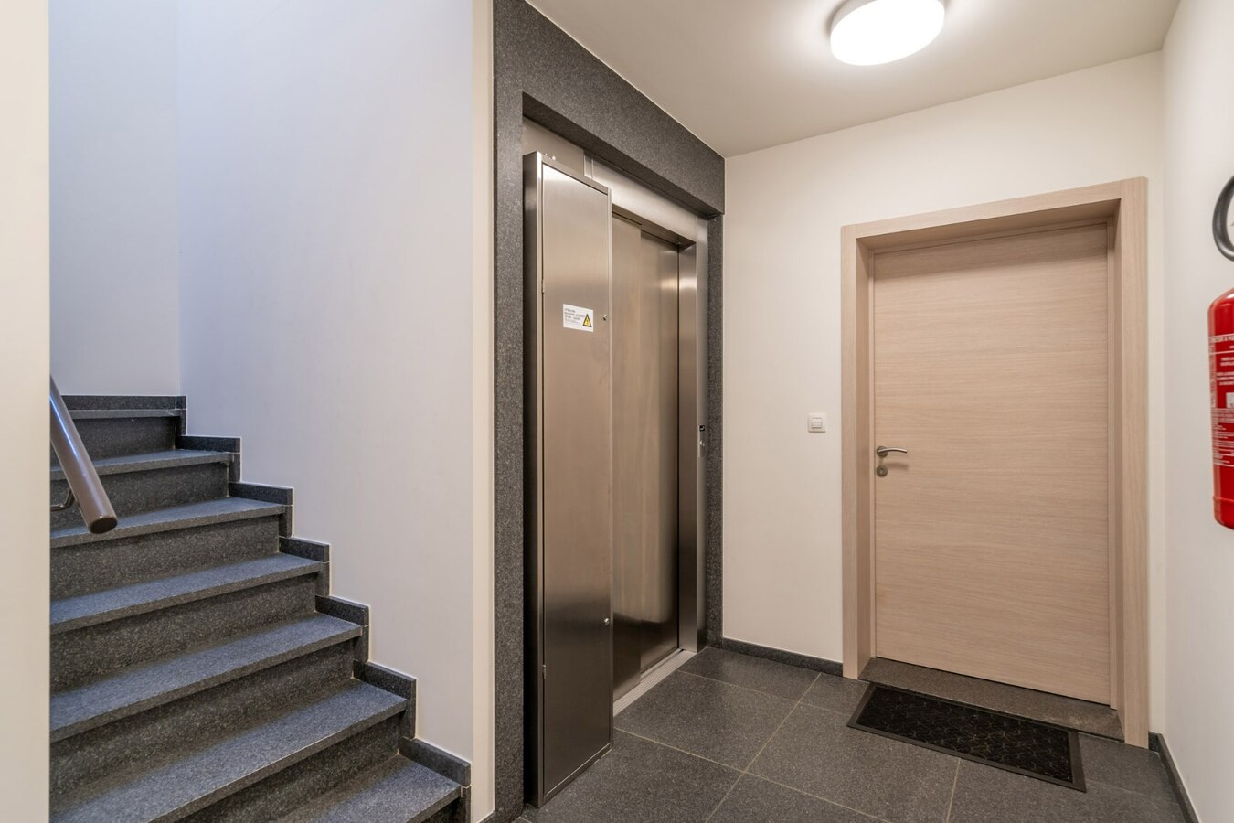 Modern 2 slaapkamer appartement met ondergrondse parkeerplaats. 
