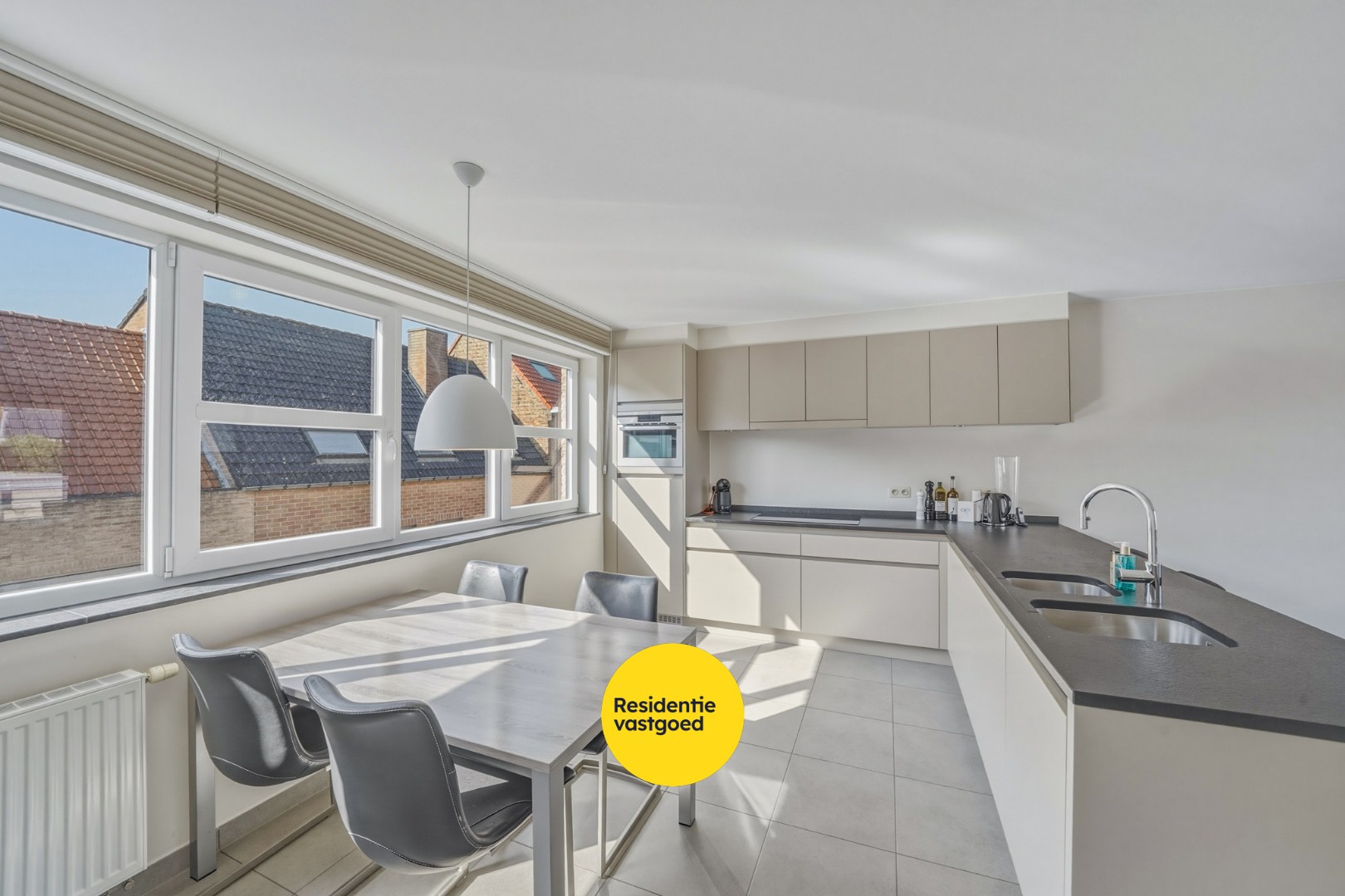 Instapklare recente woning met zeer ruime garage en tuin in Oudenburg 