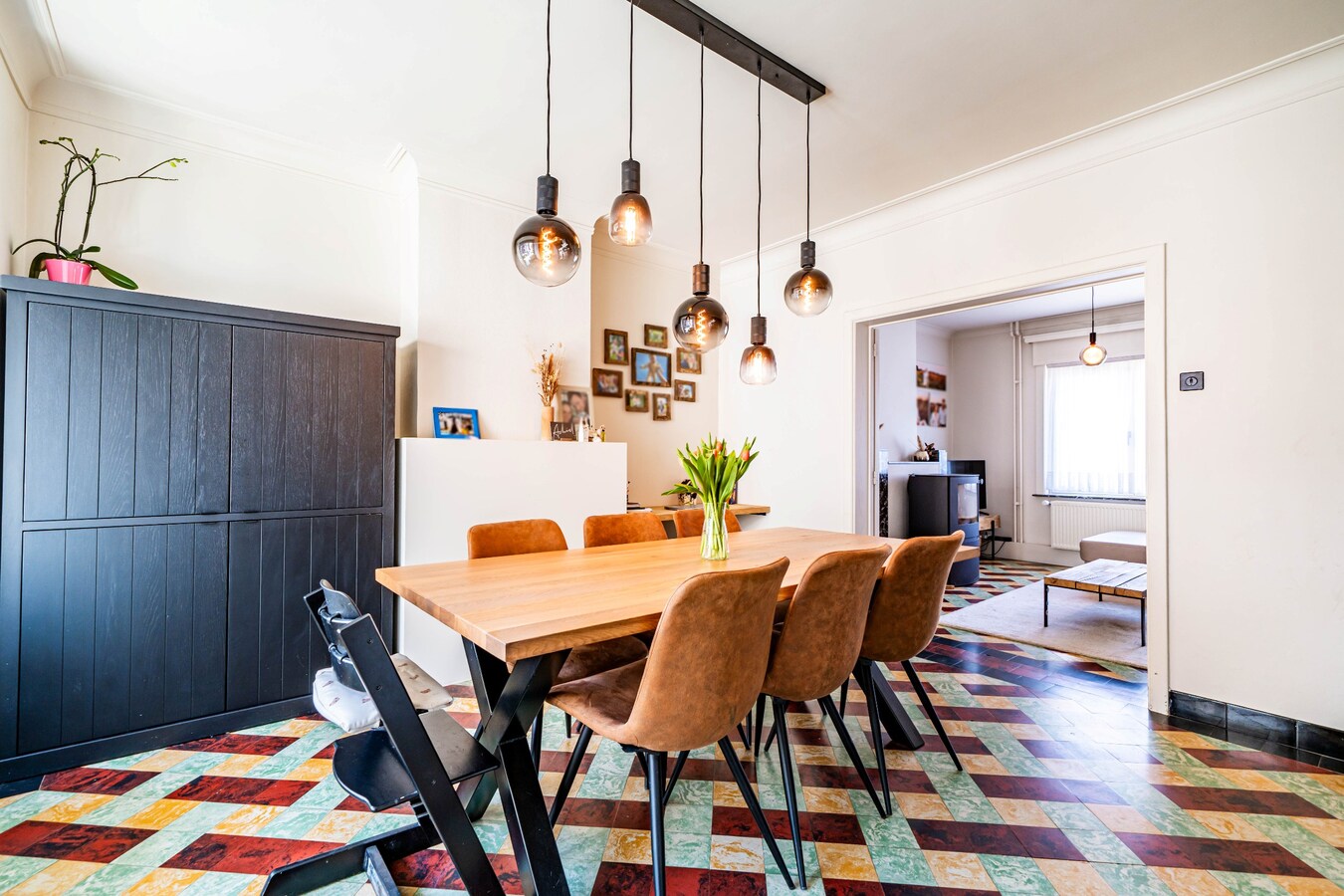 Gezinswoning met ruime opslagplaats en carport in het centrum van Ouwegem 