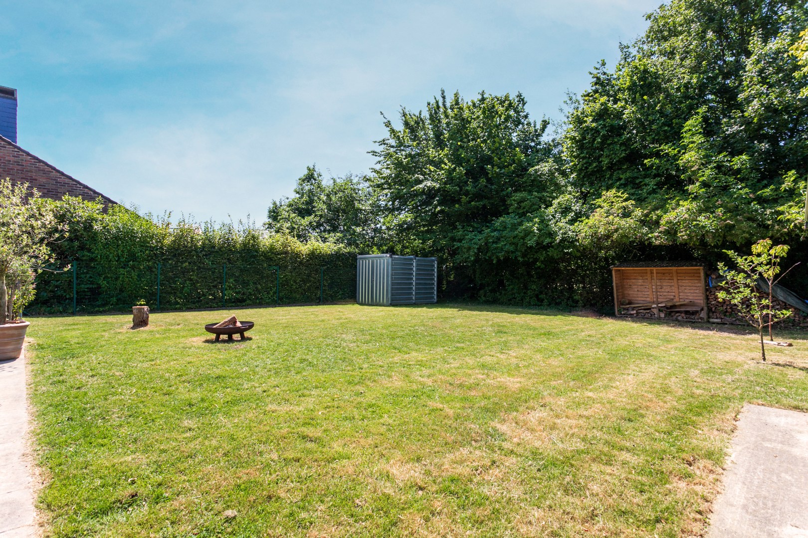 Verzorgde 4-gevelwoning met 2 slpk en garage te Halle op 6a74ca 