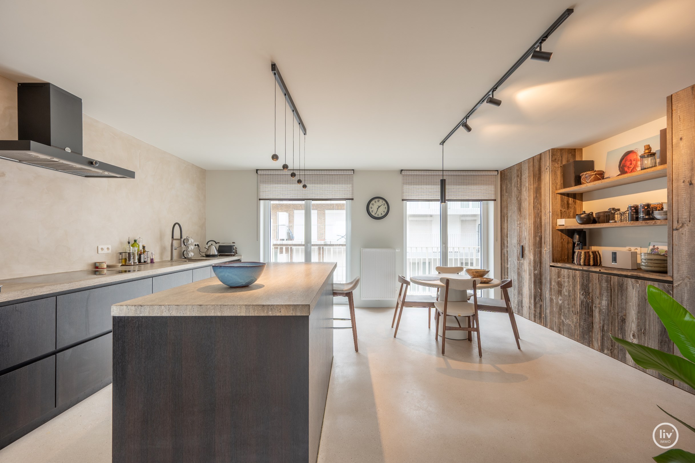 Luxueuze mezzanine van ca. 215 m² met open zichten op toplocatie in Duinbergen 