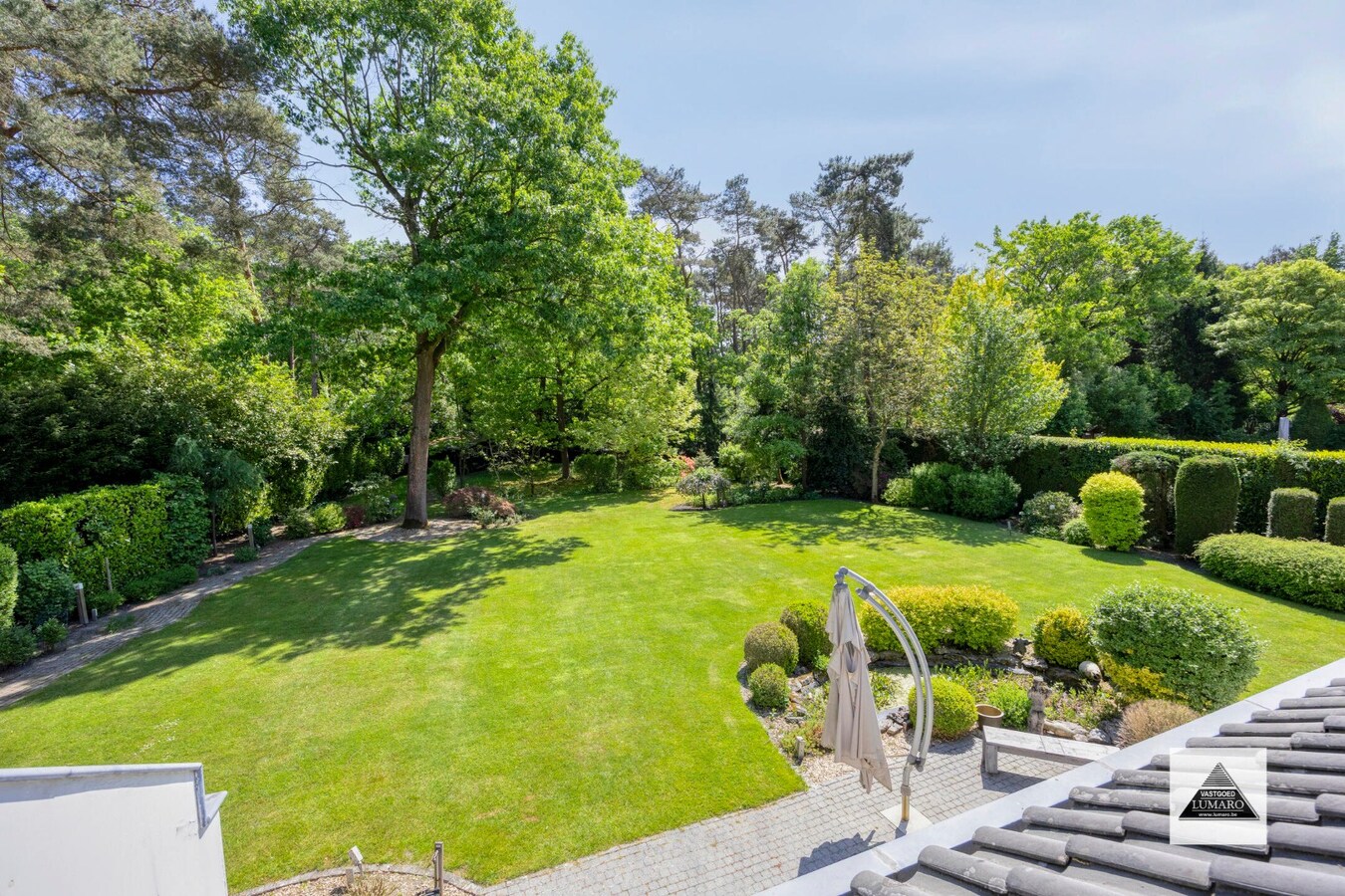 Residentieel gelegen villa op  perceel van  2.889 m². Aan Nationaal Park Hoge Kempen. 