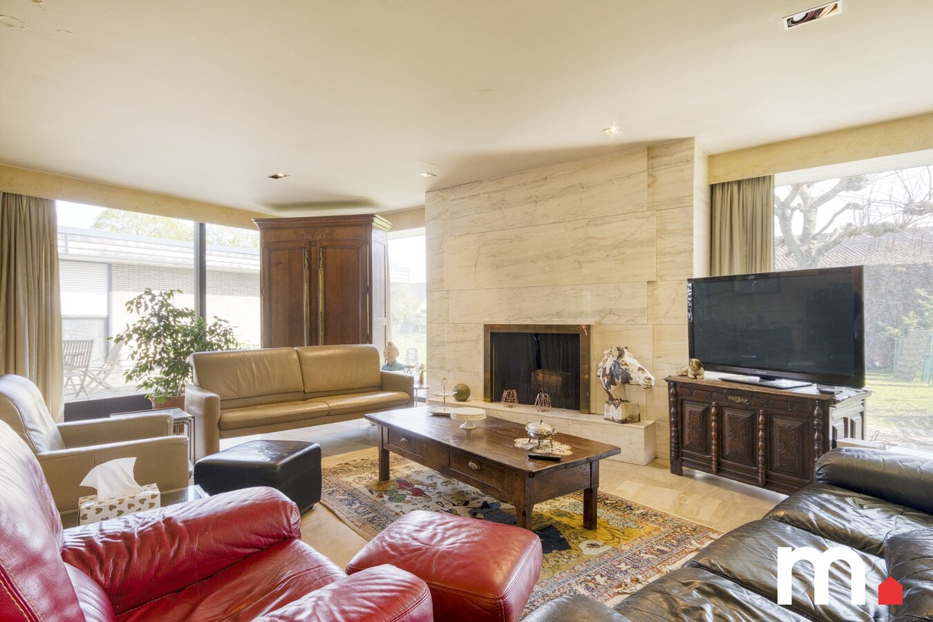 Unieke Villa te Roeselare op 2258m² met 28 zonnepanelen en 432m² bewoonbare oppervlakte! 