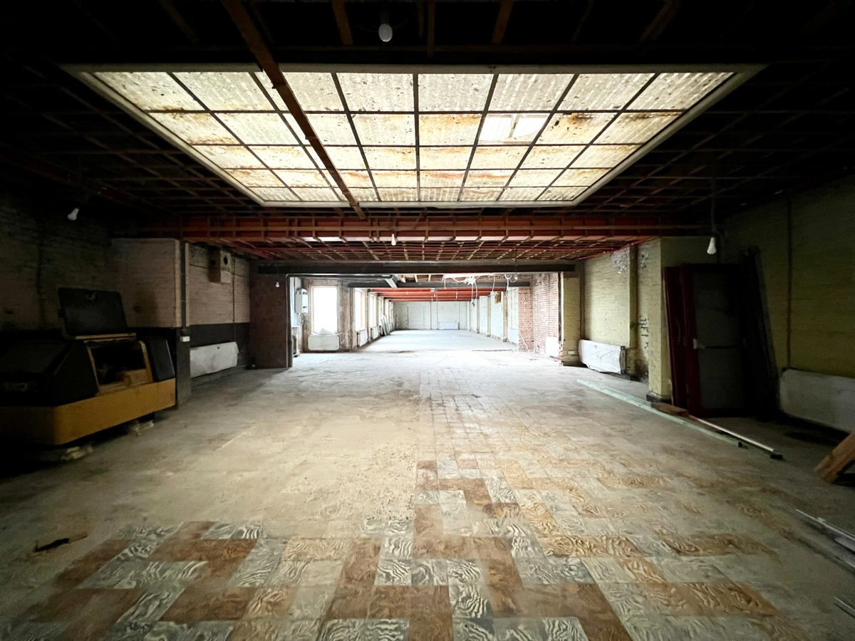 Très bel entrepôt de +/-350m² 