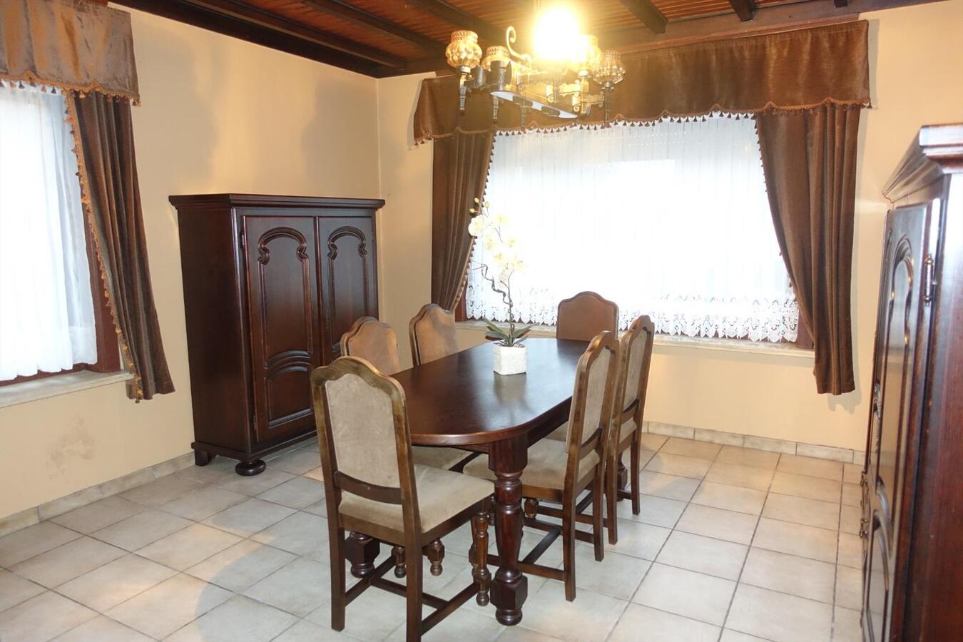 Degelijke woning met groot bijgebouw 