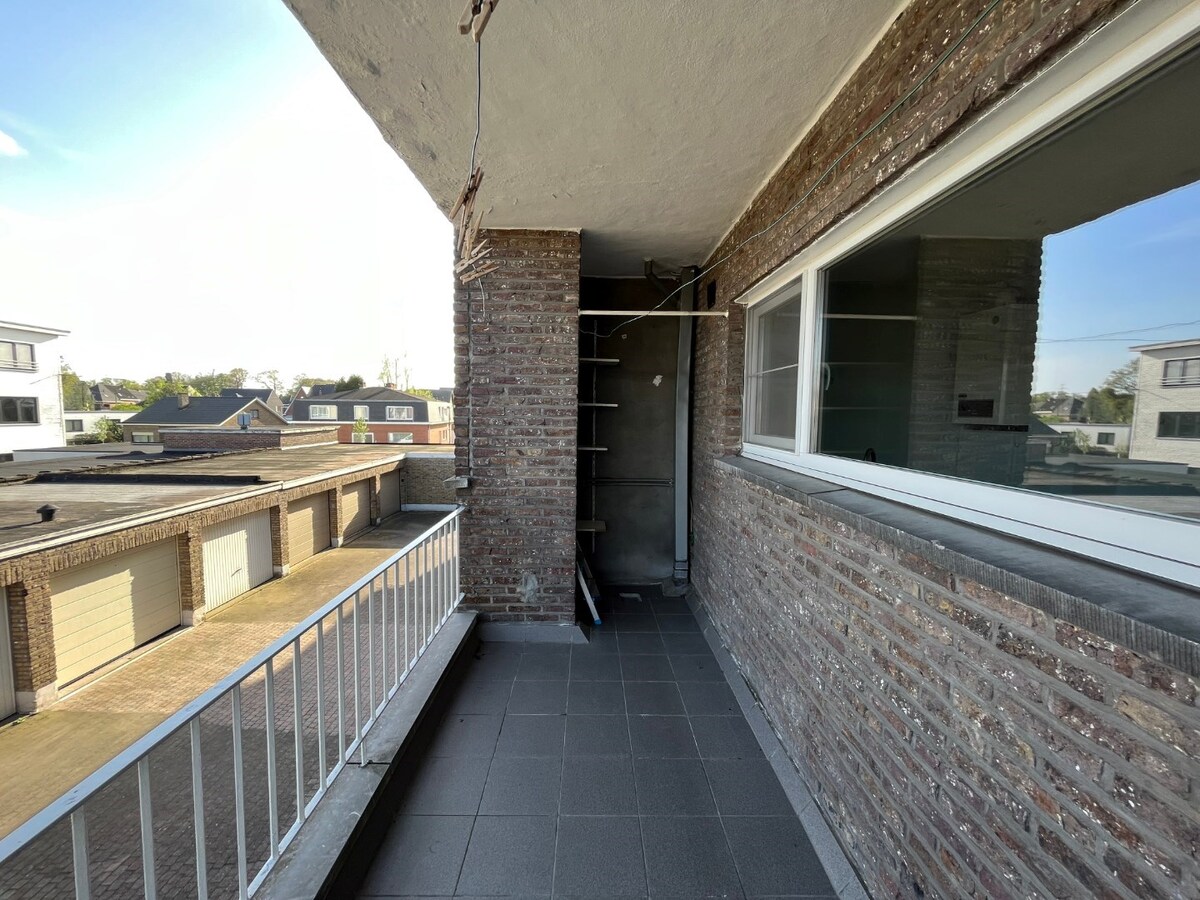 Ruim 2-slp-appartement met garage 