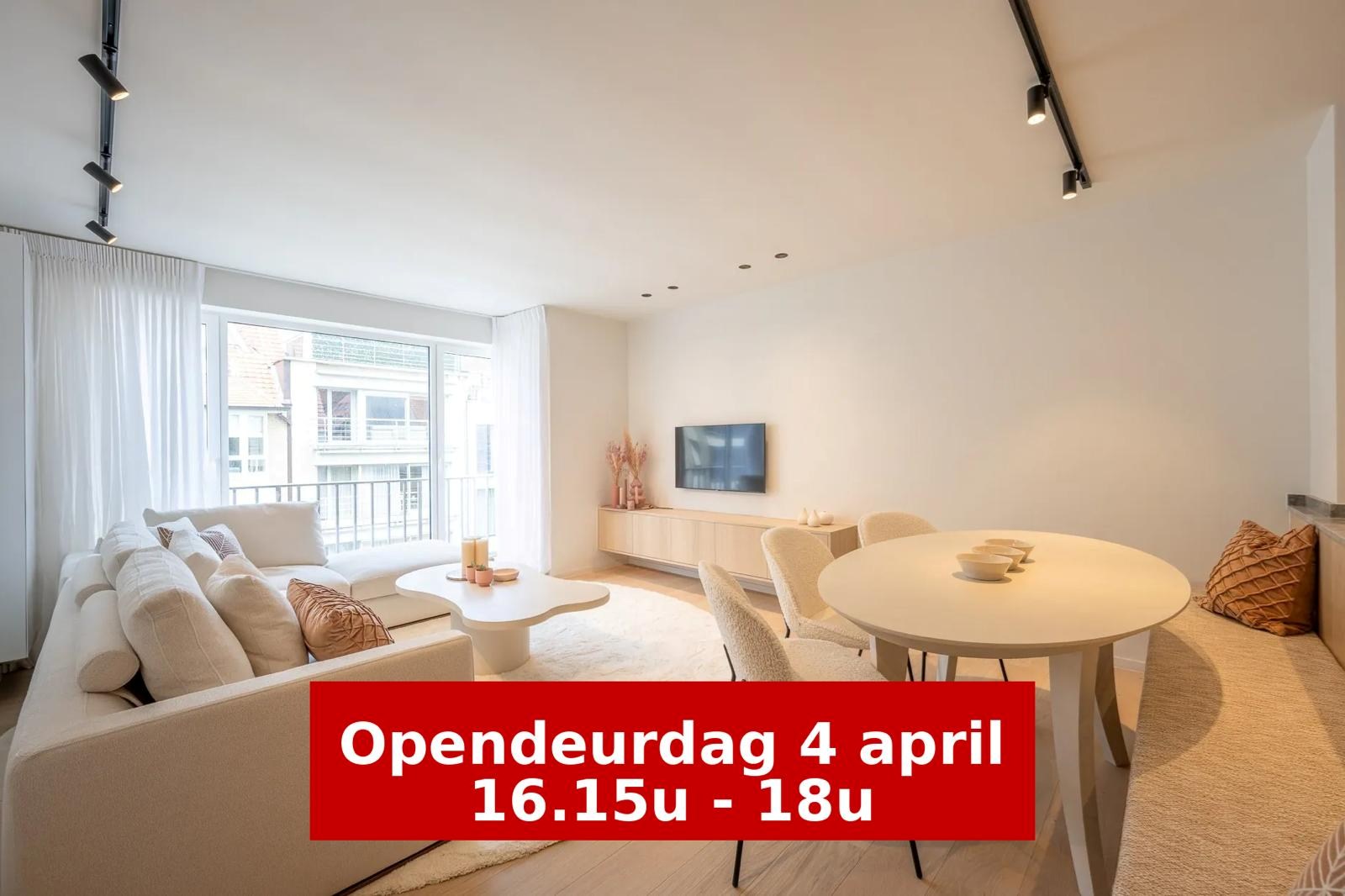 OPENDEURDAG Zaterdag 04/04 tussen 16u15 - 18u (Lippenslaan 174): Prachtig gerenoveerd 3 slaapkamerappartement vlakbij de Lippenslaan te Knokke. 