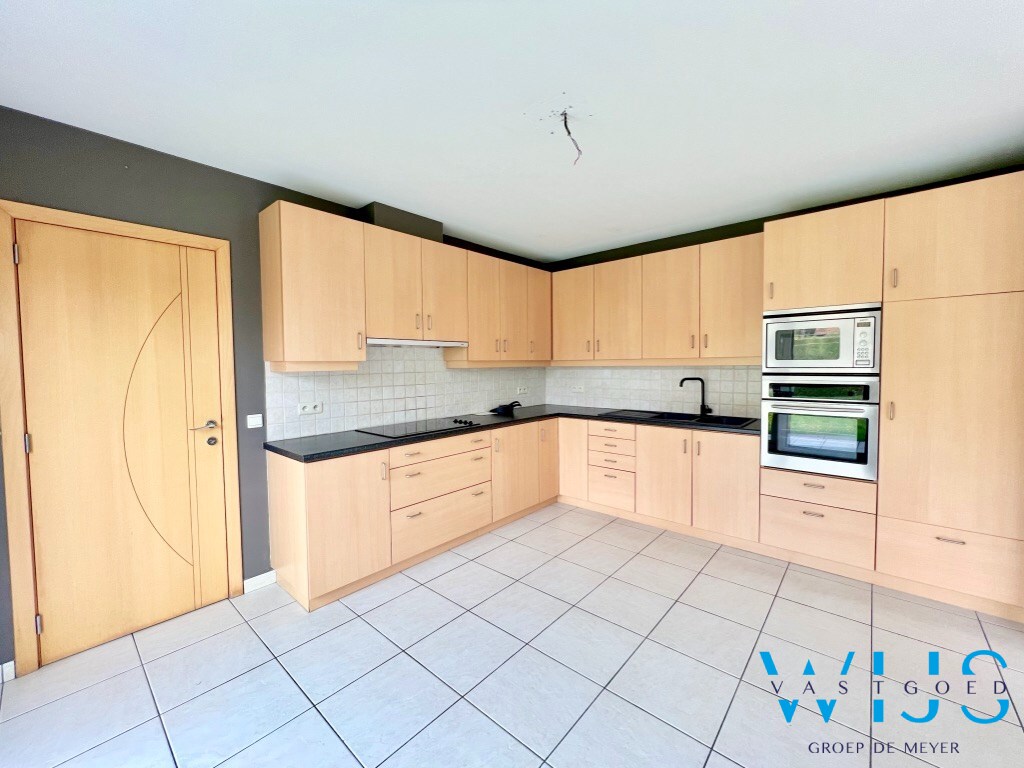 Open bebouwing met zonnige tuin, 3 slaapkamers en garage te Kluizen ! 