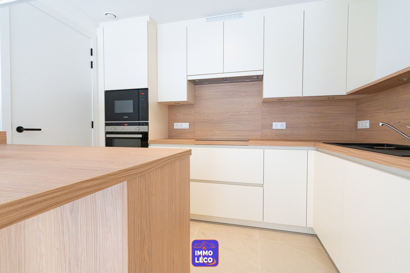 Appartement NEUF de haut standing avec garage 3 voitures, EN PLEIN CENTRE-VILLE ! 