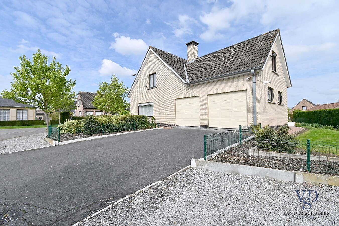 Statige villa in rustige residentiële wijk 