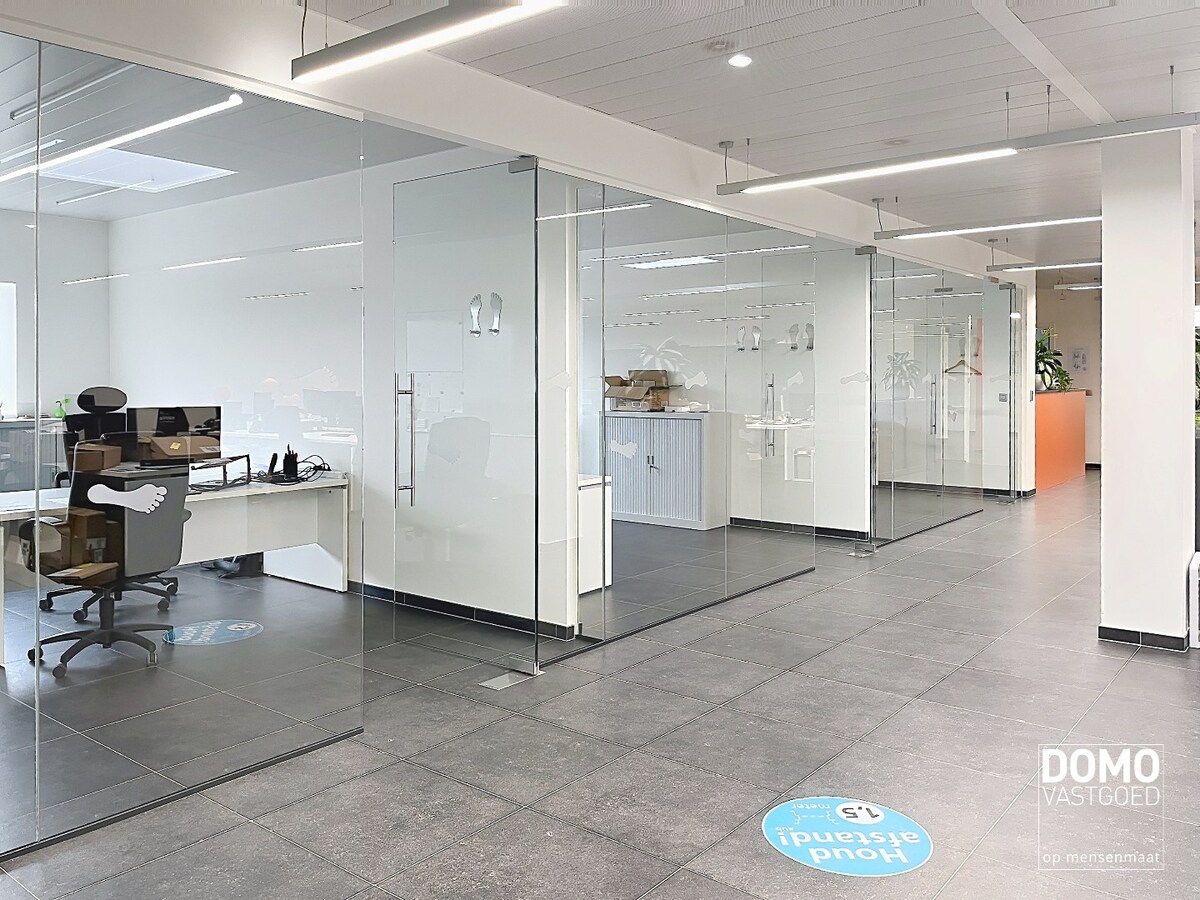 INNOVATIEVE RUIMTE MET LABO, LOGISTIEKE VOORZIENINGEN EN RESEARCH &amp; DEVELOPMENT IN EEN ECO-BEDRIJFSGEBOUW TE PAAL 