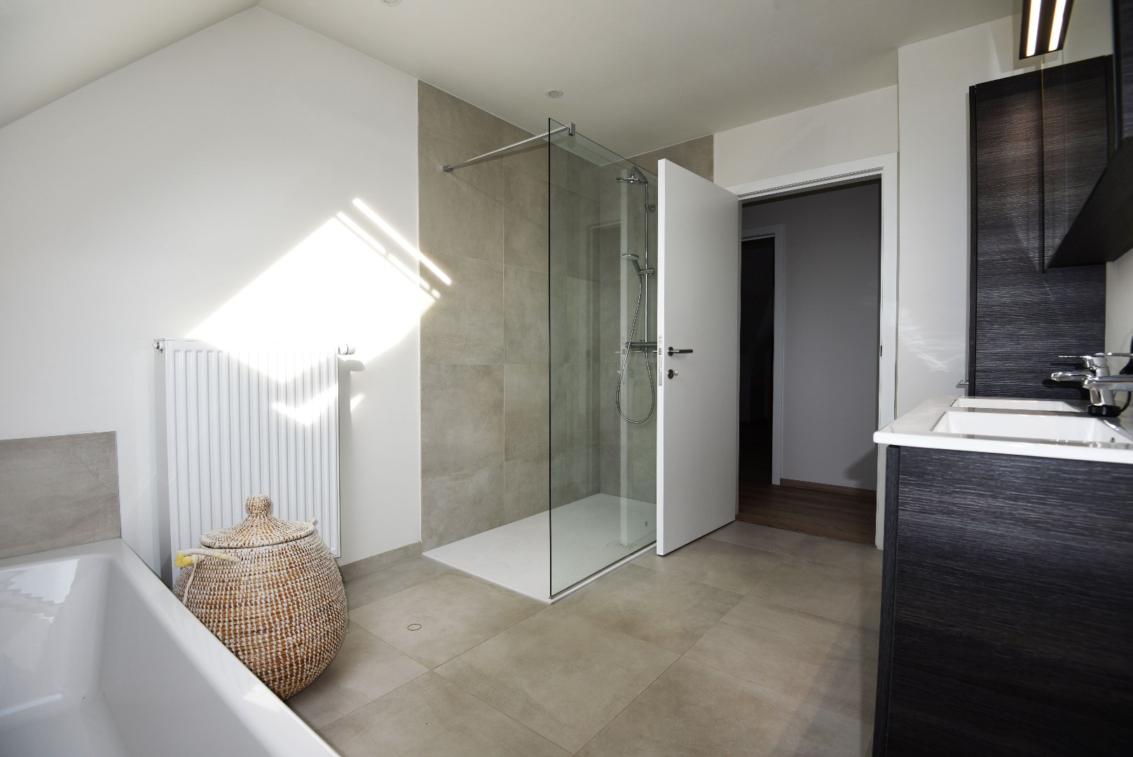 Recente woning met 3 slpks en tuin te Adegem 