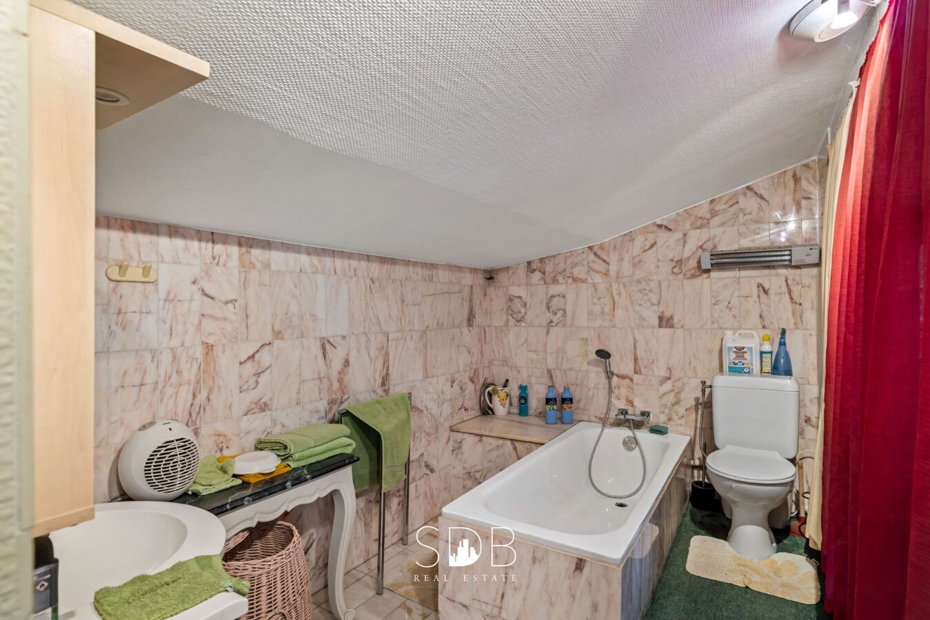 Hedendaagse woning met hippisch complex op circa 2hectare 